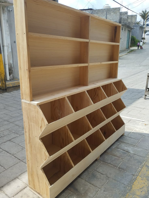 قفسه MDF فروشگاهی با محفظههای شیبدار